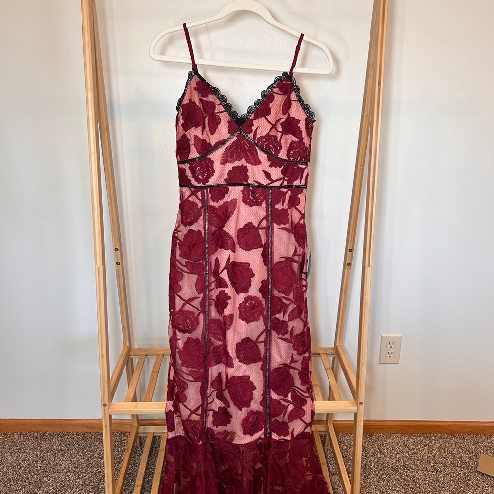 Chic Burgundy Floral Lace Dress